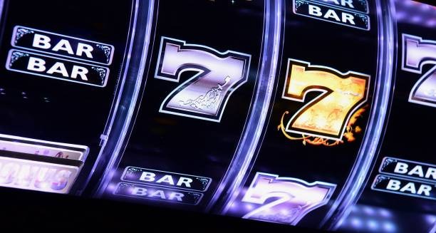 Free spin feature with multiplier cascade in Koprok slot